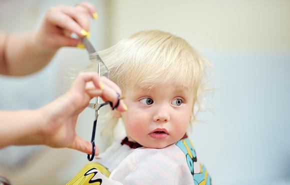 coupe cheveux bébés 